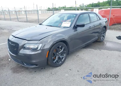 2023 Chrysler 300 Touring z USA, uszkodzony, nr VIN 2C3CCAAG5PH548947